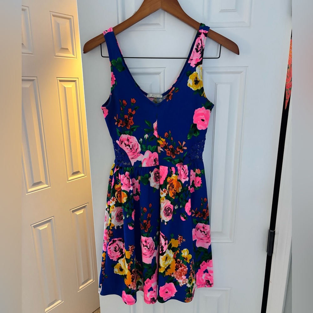 Soprano bright blue floral mini dress with lace cutouts at the waist | XS | EUC